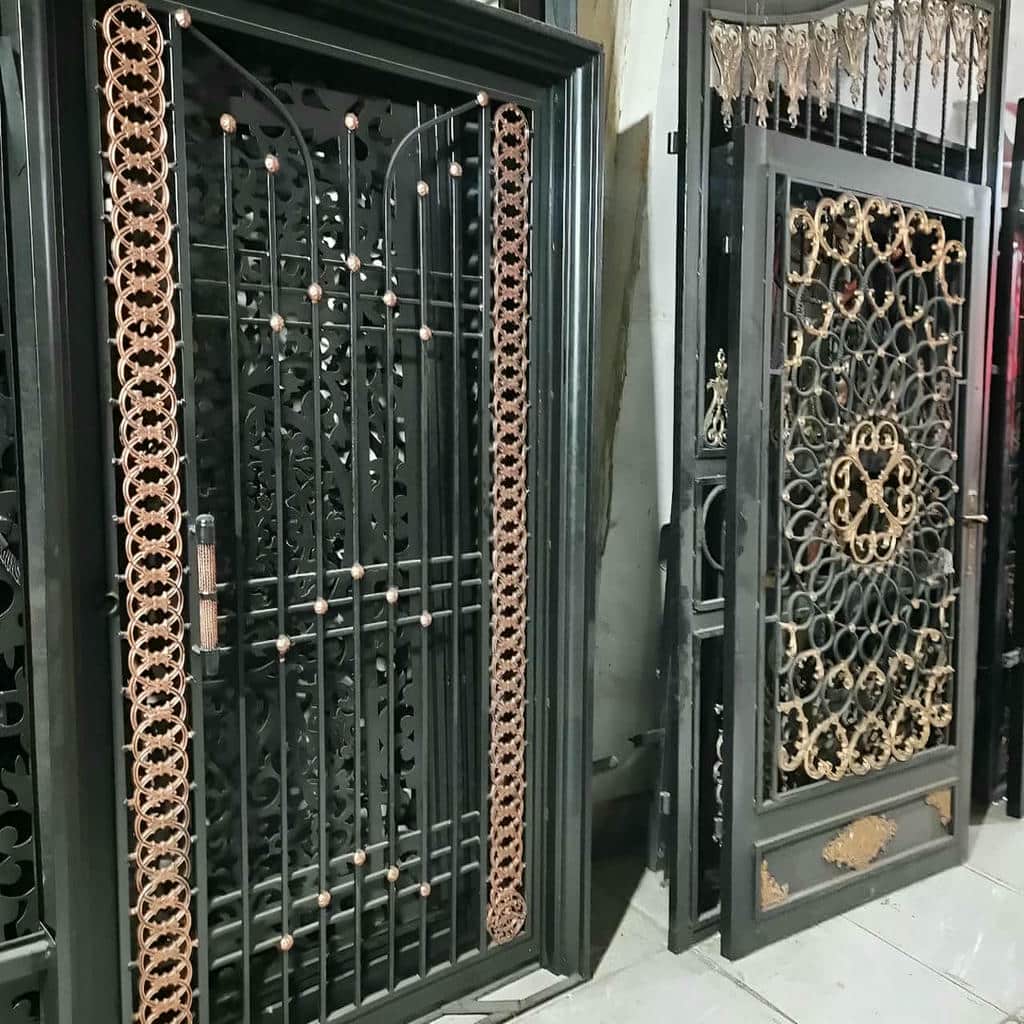 درب پارکینگ جنوبی و شمالی ساختمان در کرمان