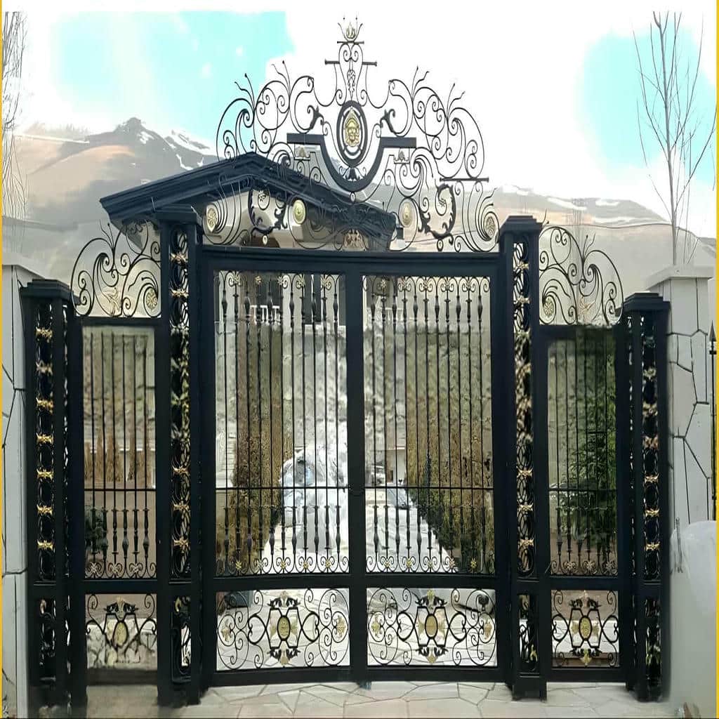درب لاکچری حیاط در مرحله اندازه گیری ورودی