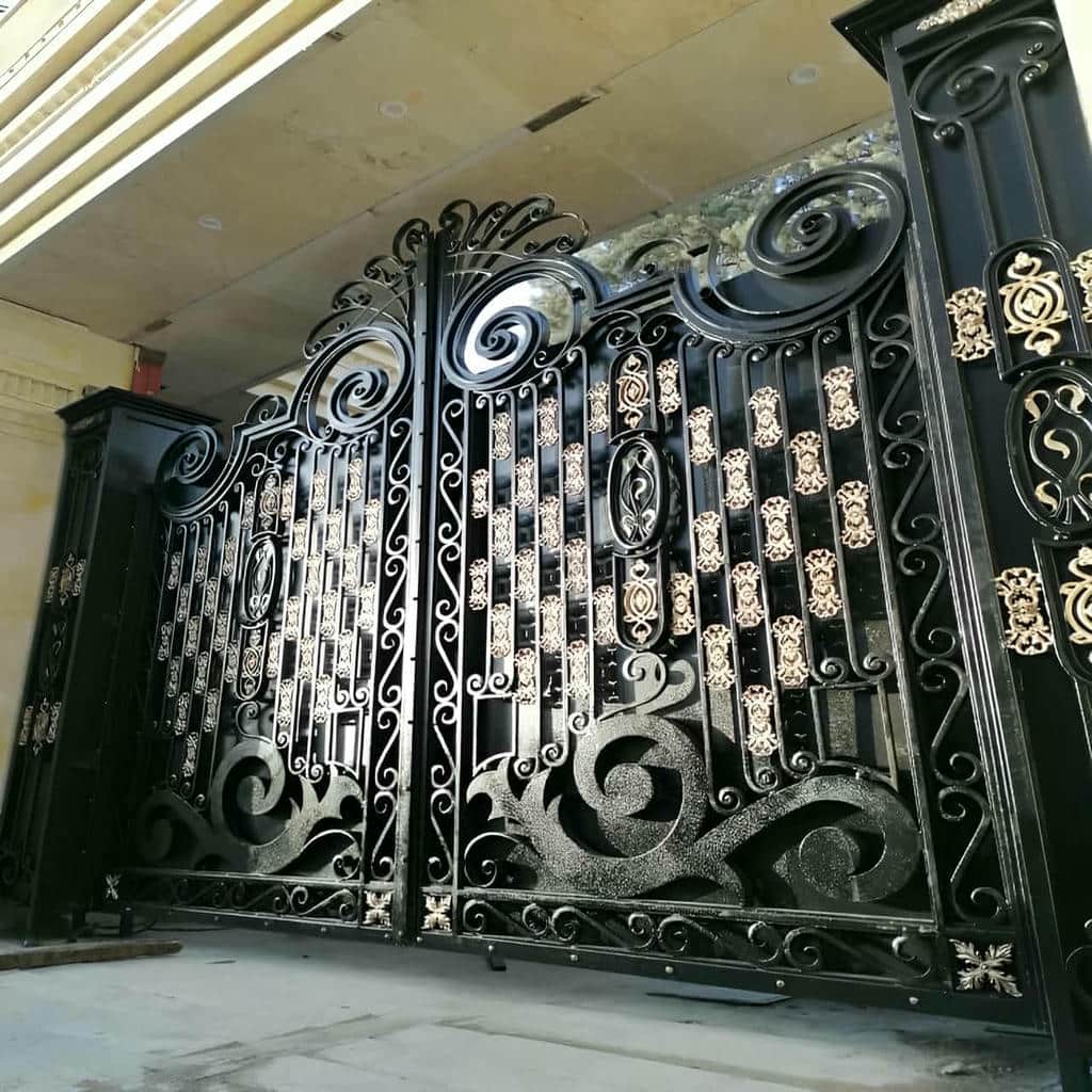 چگونه بهترین درب حیاط دو لنگه را انتخاب کنیم؟