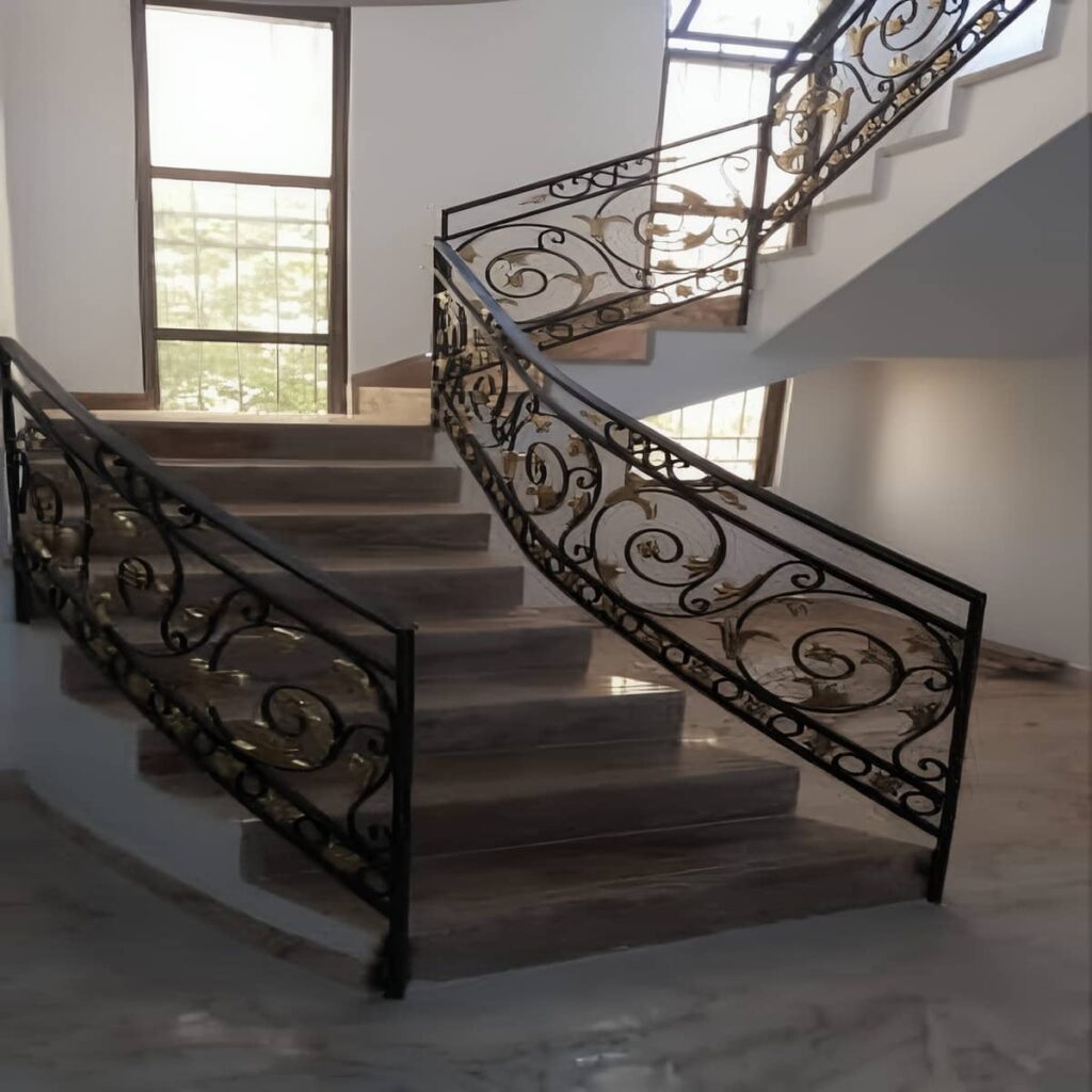 نرده فرفورژه بالکن با اتصال فلزی منظم