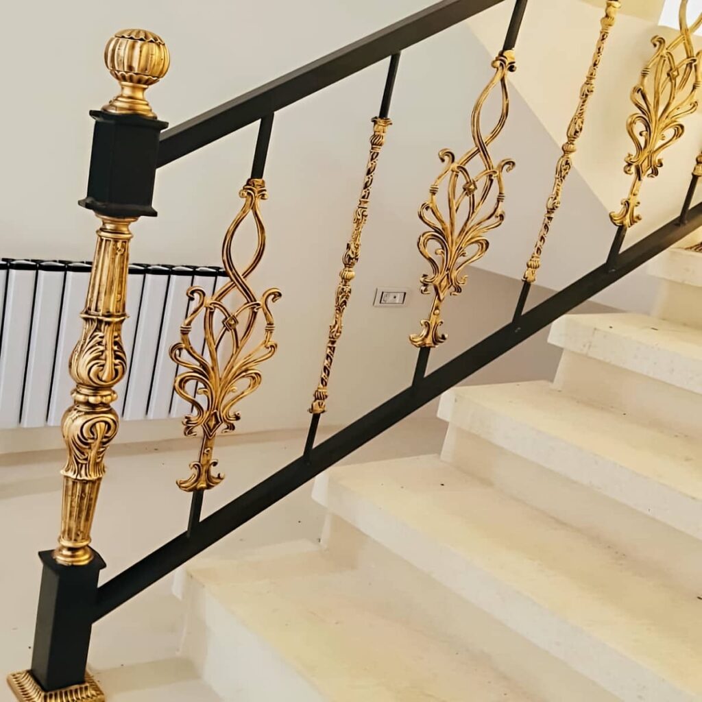 نرده فرفورژه راه پله با اتصال پایه به کف