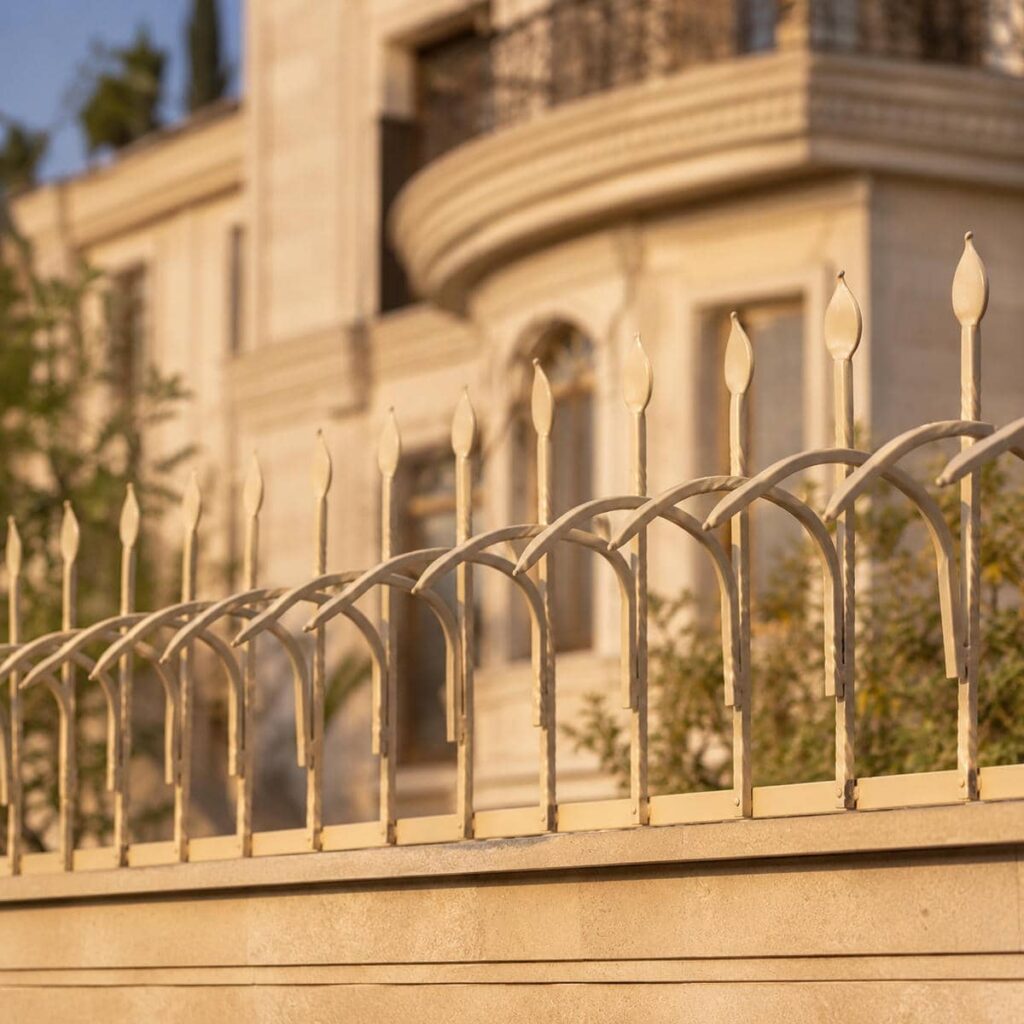 حفاظ دیوار مدل سرنیزه ای با ساختار مقاوم