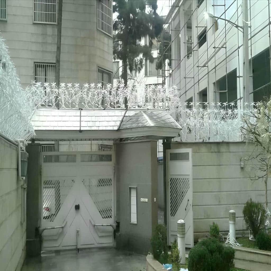 نرده حیاط ویلایی مدل سر خم نیزه ای