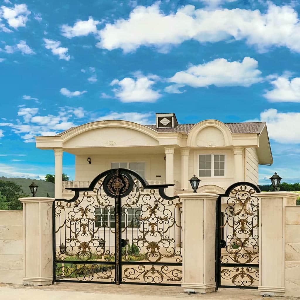 درب فرفورژه شیک برای حیاط ویلایی
