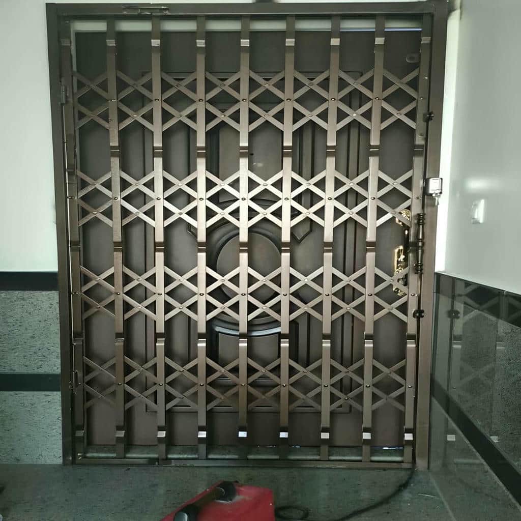 حفاظ آکاردئونی ورودی ساختمان