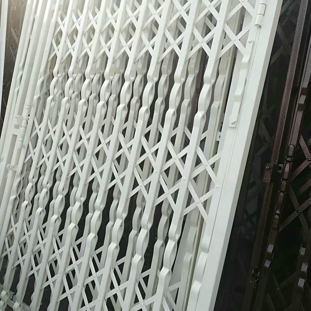 حفاظ درب آکاردئونی استان خراسان جنوبی بدنه فلزی مشکی