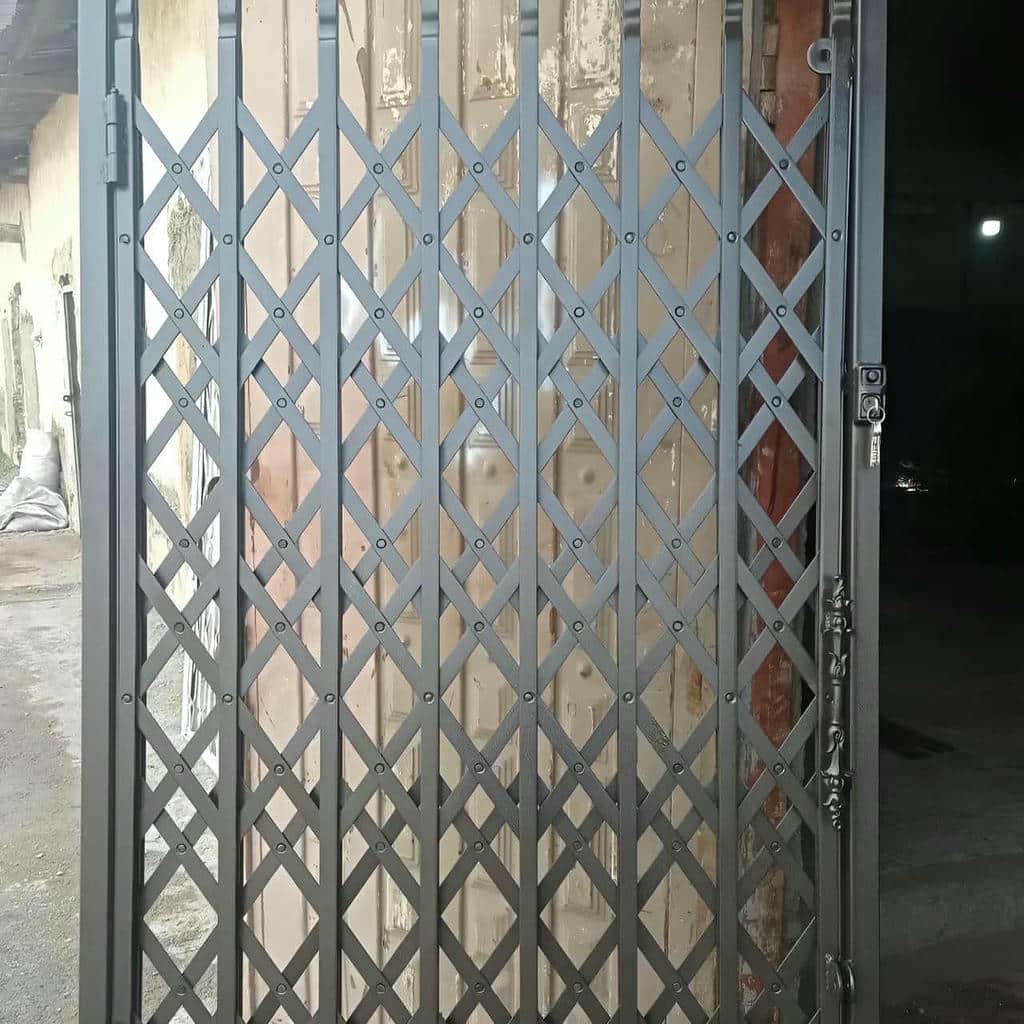 حفاظ درب آکاردئونی فلزی یزد