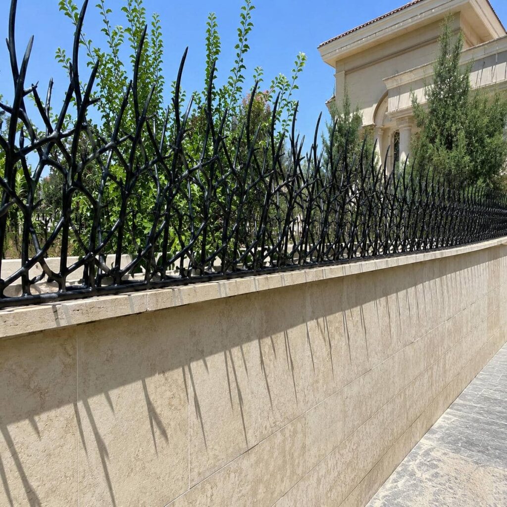 حفاظ سرنیزه ای فلزی با فرم کلاسیک