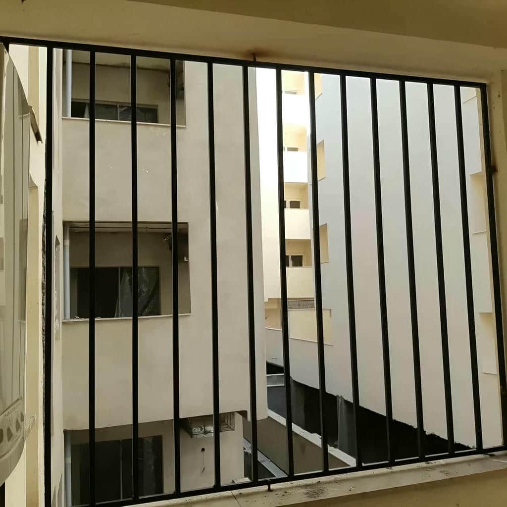حفاظ پنجره زنجان نمای ساختمان مسکونی