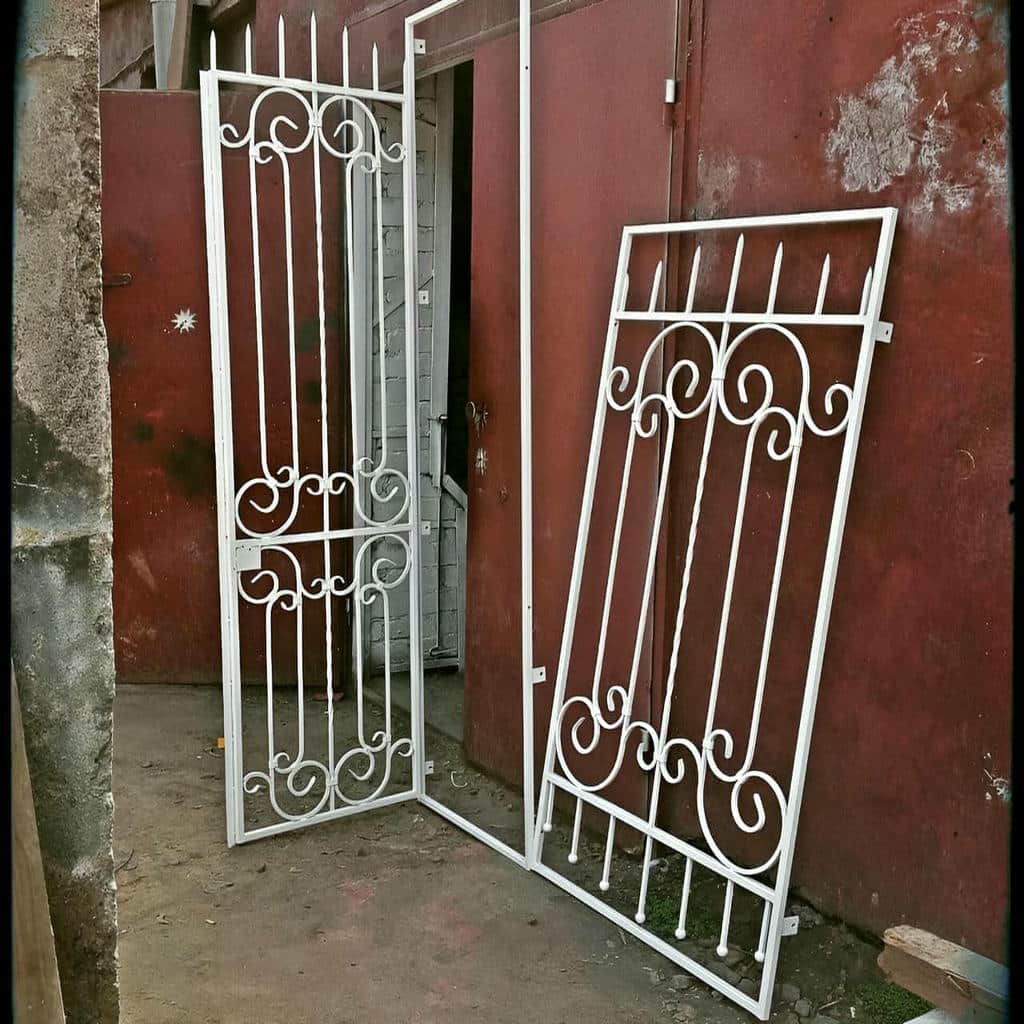 حفاظ پنجره همدان نمای ساختمان مدرن