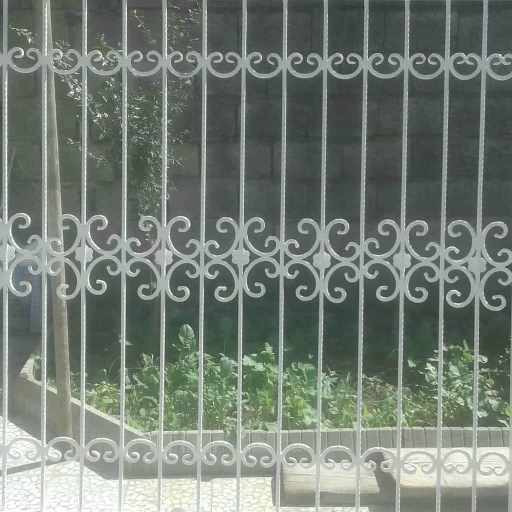 محافظ پنجره ویلایی با فرم مدرن