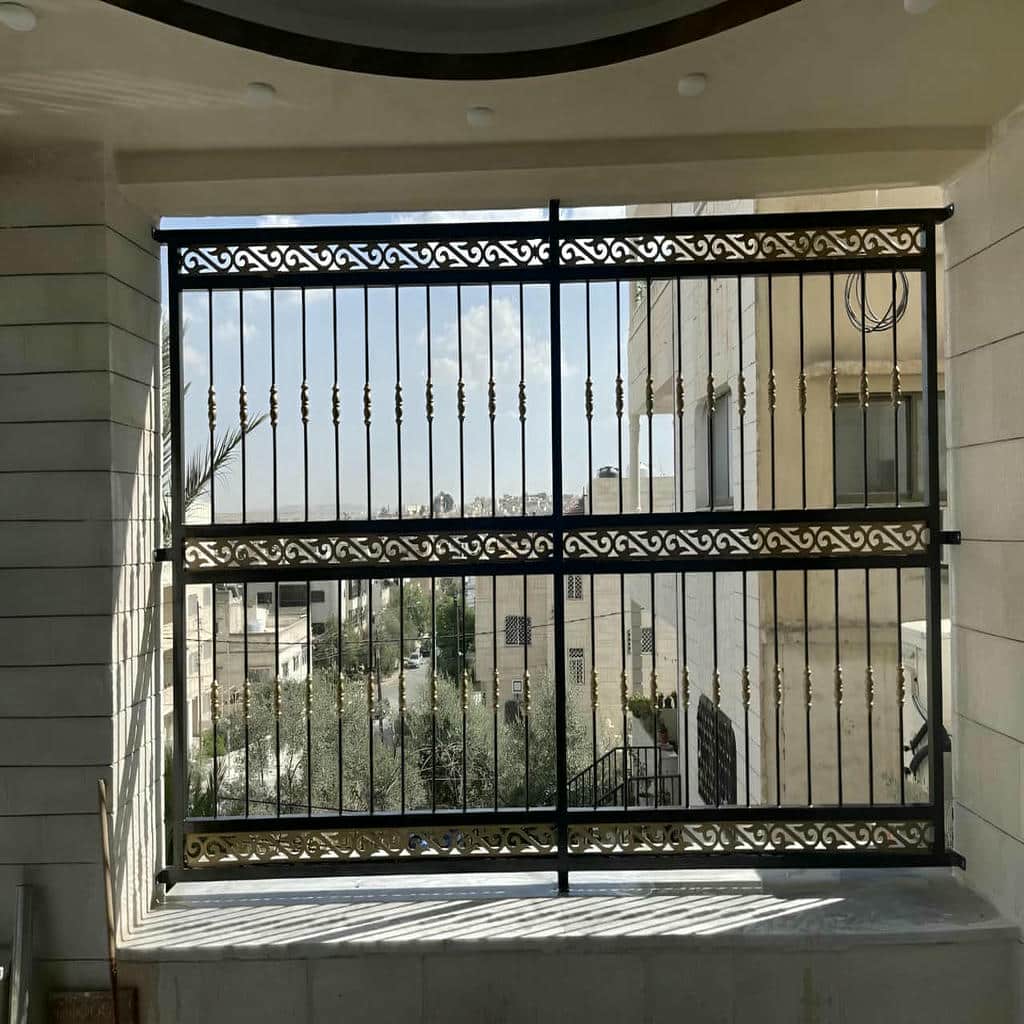 نرده پنجره آهنی نمای ساختمان