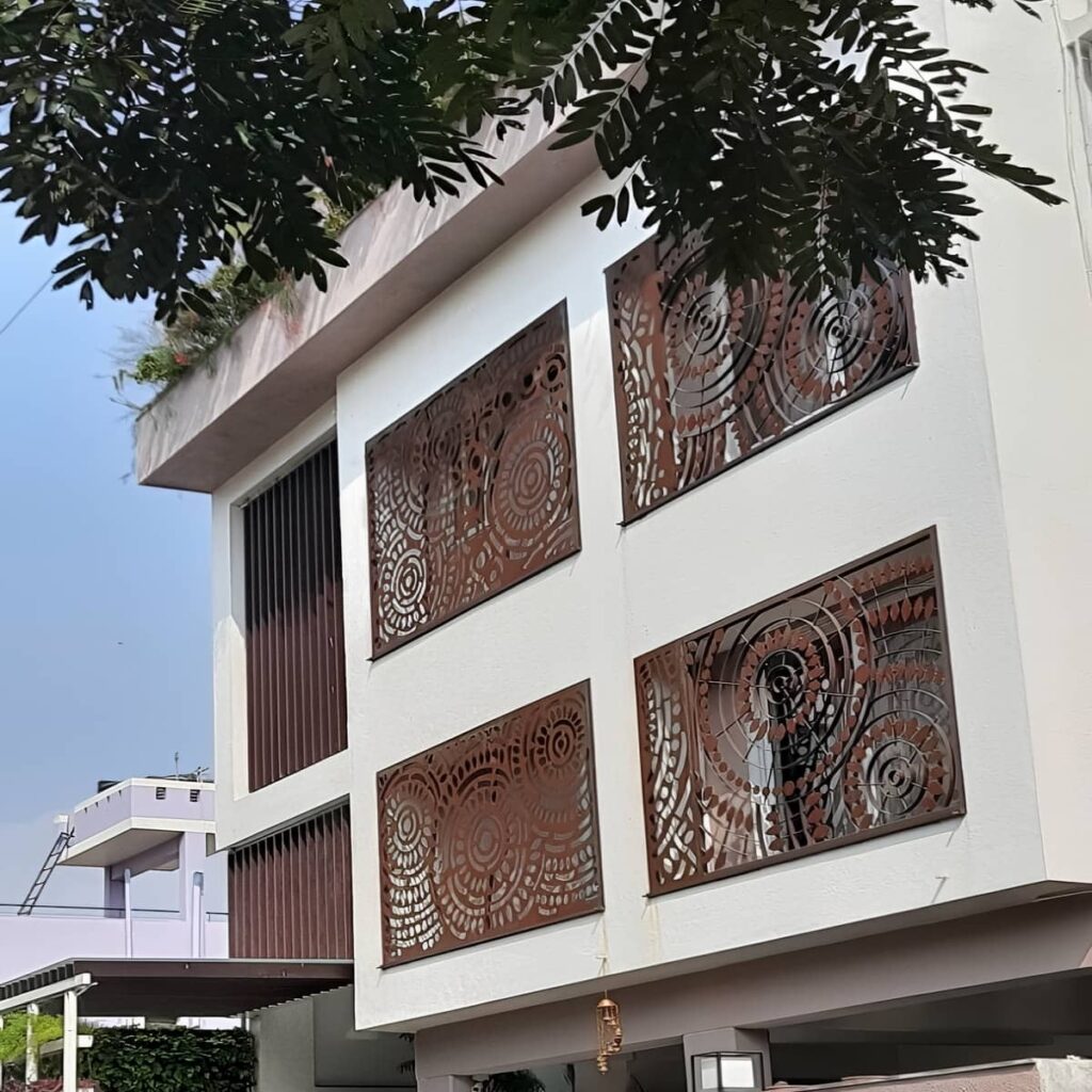 نرده پنجره فلزی با طراحی کلاسیک