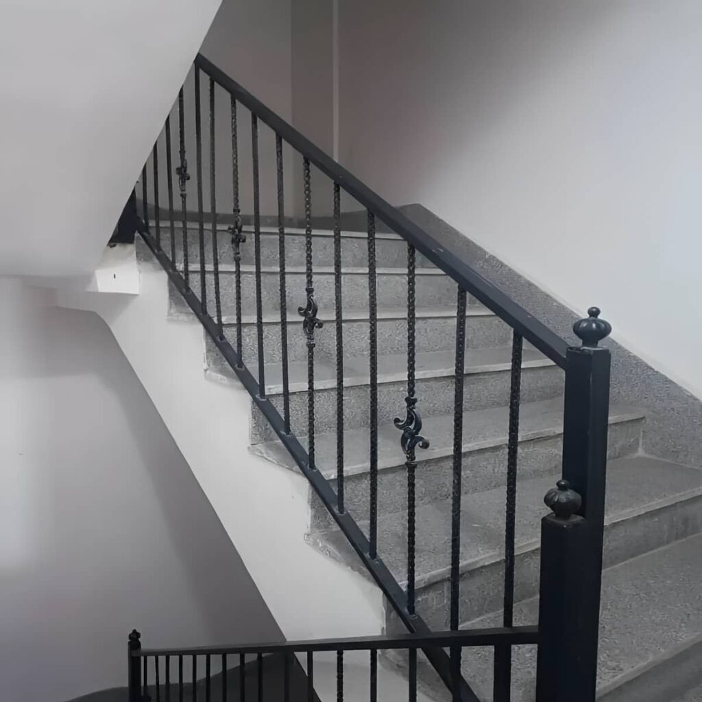 هندریل پله با فرم سفارشی