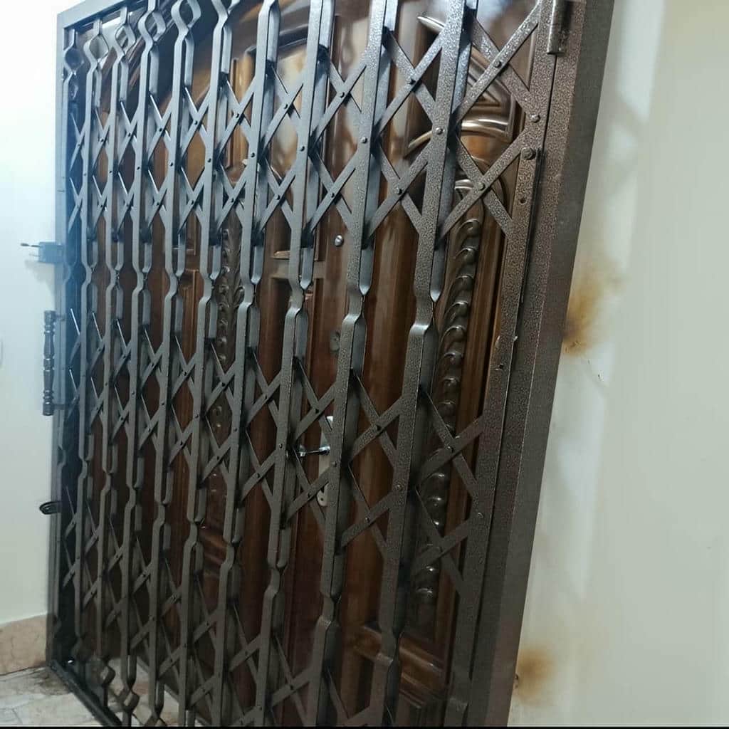 گارد آکاردئونی ورودی مجتمع
