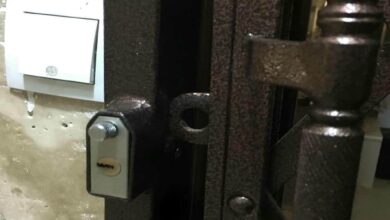حفاظ درب آکاردئونی استان چهارمحال و بختیاری با پوشش فلزی ورودی ساختمان