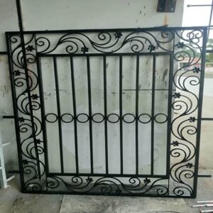 حفاظ پنجره استان قزوین با طرح آهنی ساده