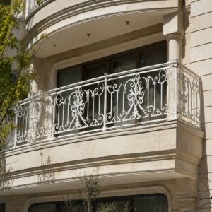 نرده بالکن زاهدان با طراحی مدرن نمای ساختمان